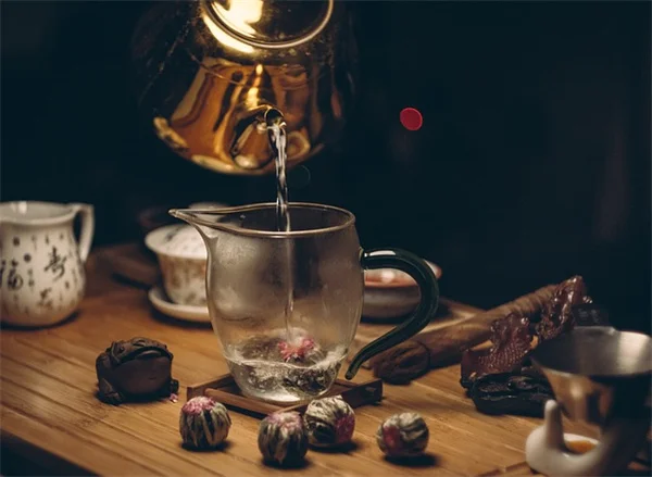 蝶の泥池を10分でDIY！夏の庭に蝶が集まる理由と作り方